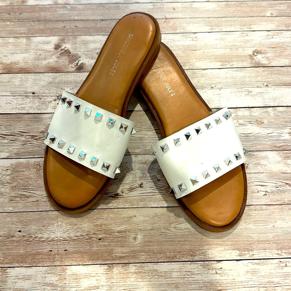 White flat sandal slides